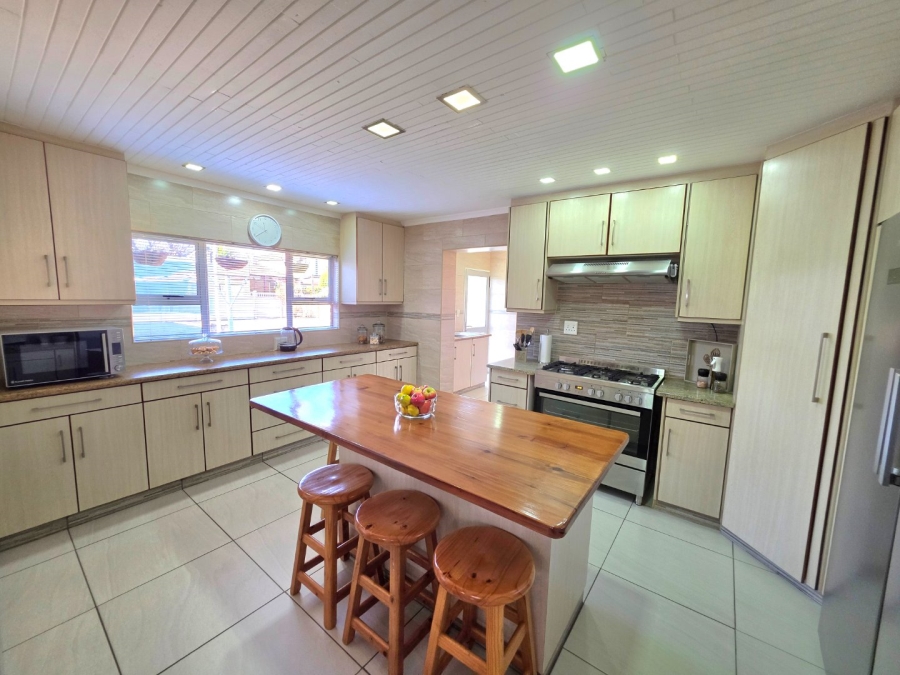 5 Bedroom Property for Sale in La Provance Free State